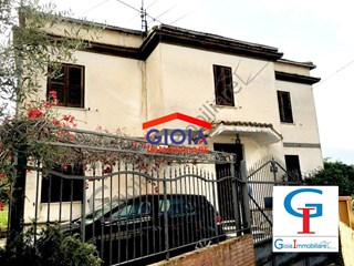 Villa in Vendita a Roma, 190'000€, 140 m²