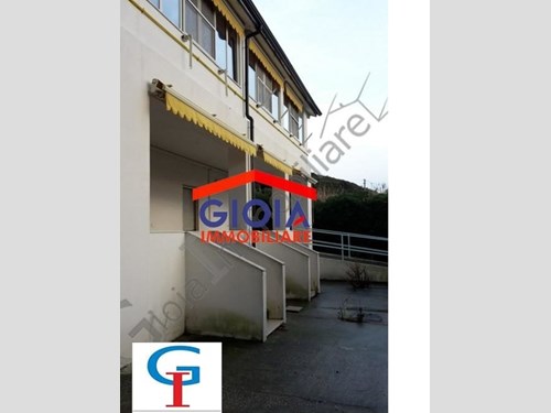 Villa in Vendita a Mondragone, 230'000€, 380 m²