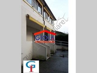 Villa in Vendita a Mondragone, 230'000€, 380 m²