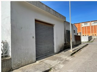 Immobile commerciale in Vendita a Ploaghe, zona Campo Sportivo, 250'000€, 400 m²