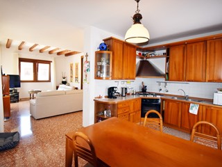 Casa Indipendente in Vendita a Chiampo, 450'000&euro;, 360 m², arredato, con Box