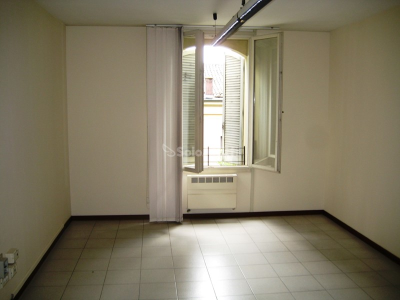 Ufficio in Affitto a Modena, zona Crocetta, 3'200€, 280 m², con Box