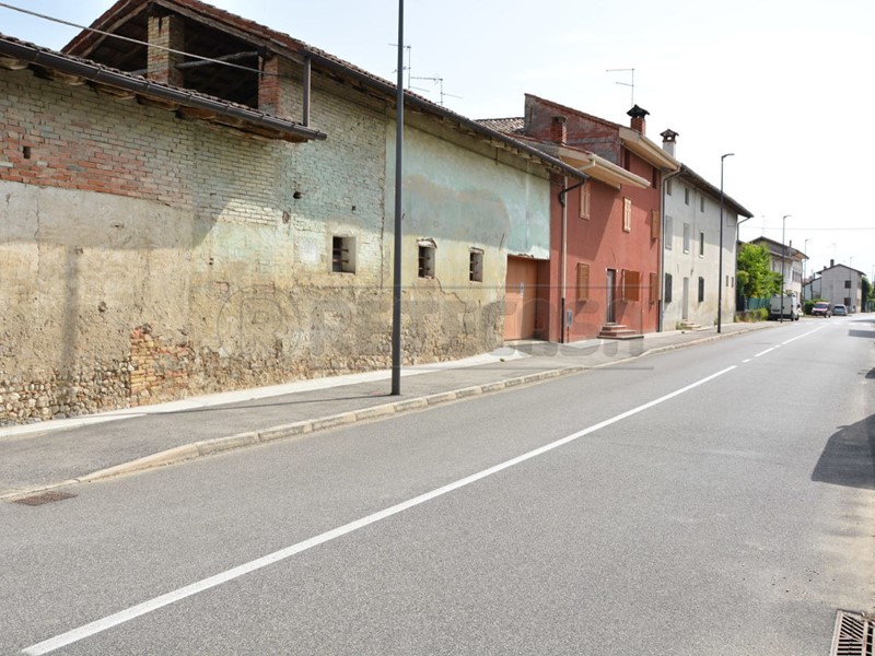 Casa Indipendente in Vendita a San Vito al Torre, 40'000€, 309 m²