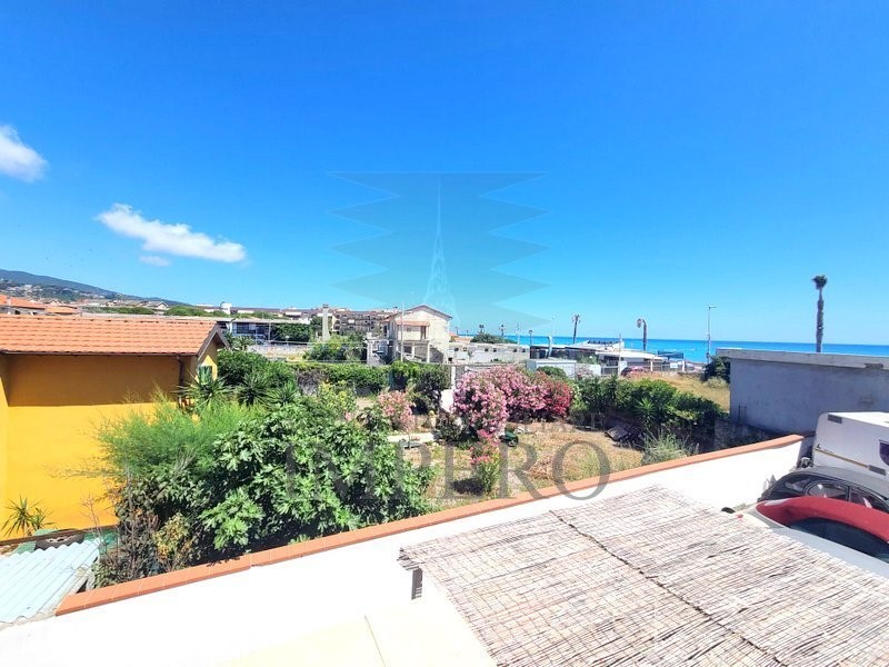 Bilocale in Vendita a Ventimiglia, zona Passeggiata Mare, 249'000€, 50 m²