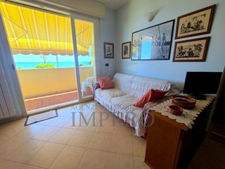 Bilocale in Vendita a Ventimiglia, zona Passeggiata Mare, 249'000€, 50 m²