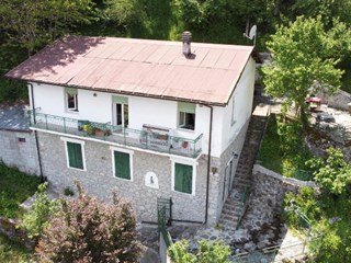 Rustico in Vendita a Monchio delle Corti, zona Riana, 50'000&euro;, 200 m², arredato