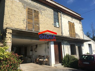 Appartamento in Vendita a Sessa Aurunca, 69'999€, 250 m²