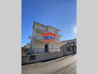 Appartamento in Vendita a Mondragone, 385'000€, 360 m²