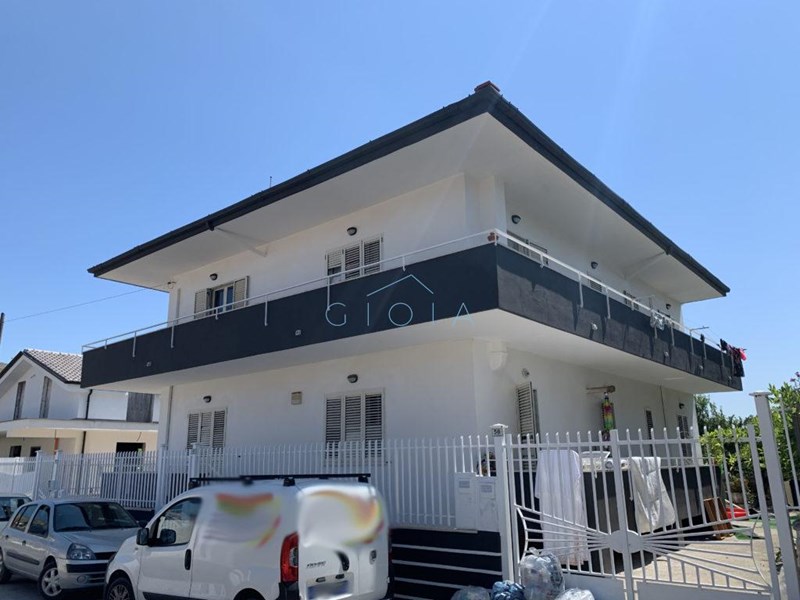 Appartamento in Vendita a Mondragone, 310'000€, 400 m²