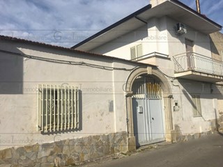 Appartamento in Vendita a Mondragone, 85'000€, 220 m²
