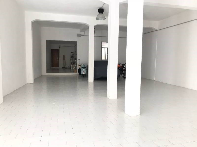 Immobile commerciale in Vendita a Certaldo, 105'000€, 130 m²