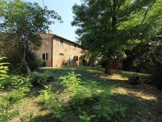 Casale in Vendita a Certaldo, 270'000€, 280 m², con Box