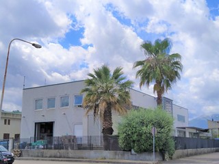 Capannone in Vendita a Spinetoli, zona Pagliare Del Tronto, 1200 m²