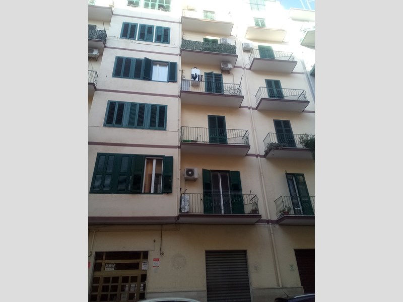 Quadrilocale in Vendita a Taranto, zona Tre carrare Battisti, 50'000€, 80mq.