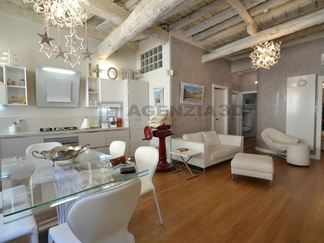 Trilocale in Vendita a Lucca, zona Centro Storico, 320'000&euro;, 85 m²