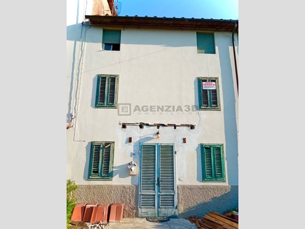 Casa di corte in Vendita a Capannori, zona Marlia, 55'000€