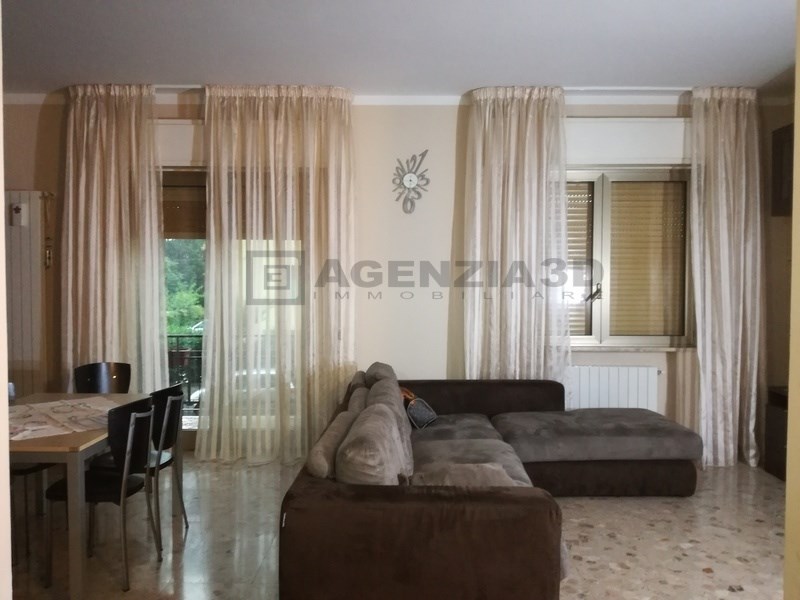 Appartamento in Vendita a Lucca, zona Sant'Anna, 220'000&euro;, 110 m²