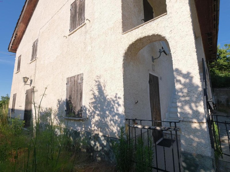 Casa Semi Indipendente in Vendita a Mioglia, 65'000€, 170 m²