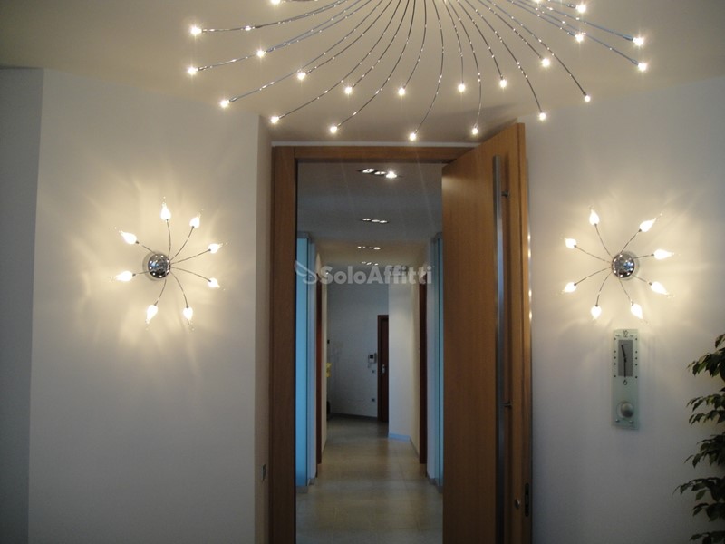 Ufficio in Affitto a Modena, 600€, 25 m²