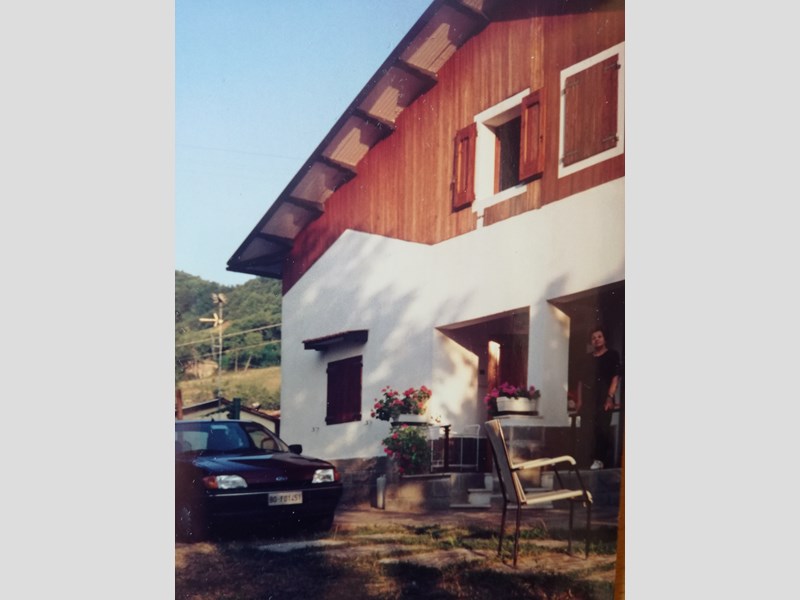 Villa bifamiliare in Vendita a Gaggio Montano, zona Pietracolora, 60'000€, 79,9, arredato