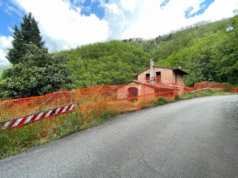 Villa in Vendita a Capannori, zona Nord, 230'000€, 175 m²