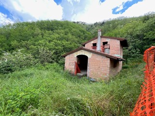 Villa in Vendita a Capannori, zona Nord, 230'000€, 175 m²