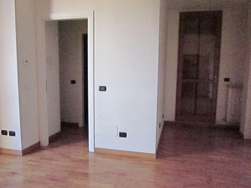 Monolocale in Vendita a Milano, zona Piazzale Brescia, 140'000€, 30 m², con Box
