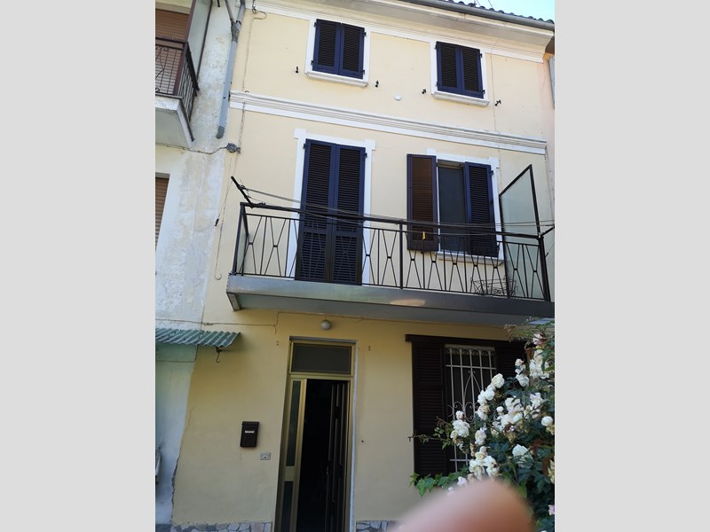 Casa di corte in Vendita a Broni, zona centro, 40'000€, 100 m², arredato
