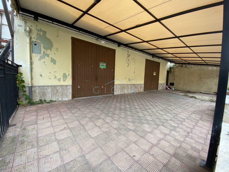 Immobile commerciale in Vendita a Sessa Aurunca, 59'999€, 120 m²