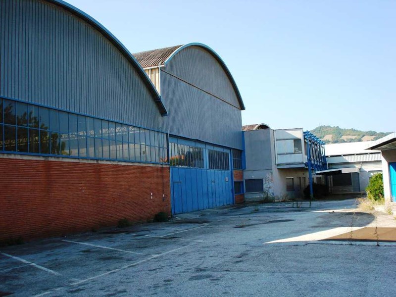 Immobile commerciale in Vendita a Teramo, zona Gammarana, 4'500'000€, 8400 m²