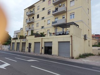 Immobile commerciale in Affitto a Cagliari, zona Genneruxi, 900€, 100 m²