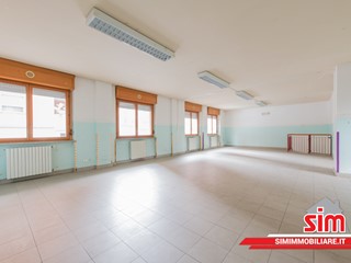 Ufficio in Vendita a Novara, zona San Martino, 178'000€, 233 m²