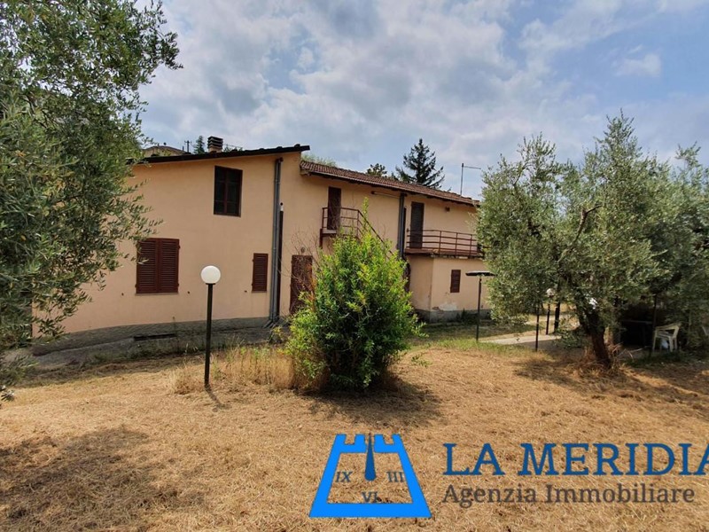 Casa Indipendente in Vendita a Lamporecchio, 270'000€, 384 m², con Box