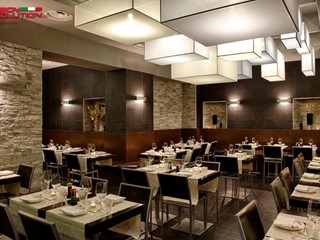 Attività commerciale in Vendita a Lucca, zona Centro Storico, 250'000€, 44 m², arredato