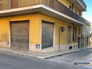 Negozio in Vendita a Pachino, 210'000€, 250 m²