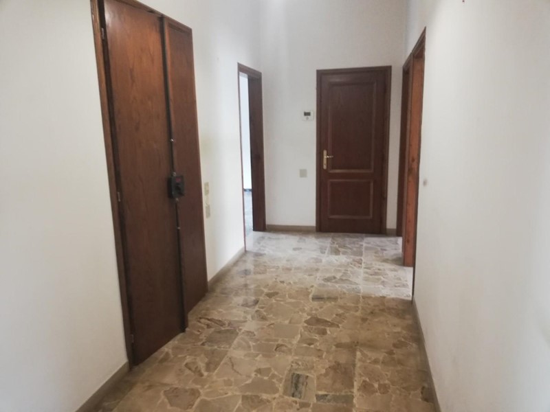 Appartamento in Vendita a Certaldo, 150'000€, 120 m², con Box