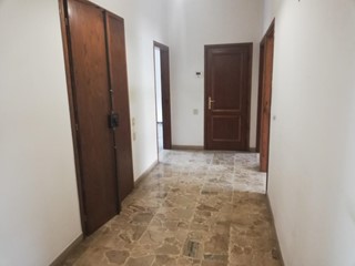Appartamento in Vendita a Certaldo, 150'000€, 120 m², con Box