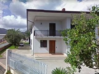 Villa bifamiliare in Vendita a Monte San Biagio, zona Vallemarina, 130'000€, 260 m²
