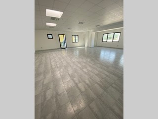Ufficio in Affitto a Grottammare, 1'200€, 171 m²