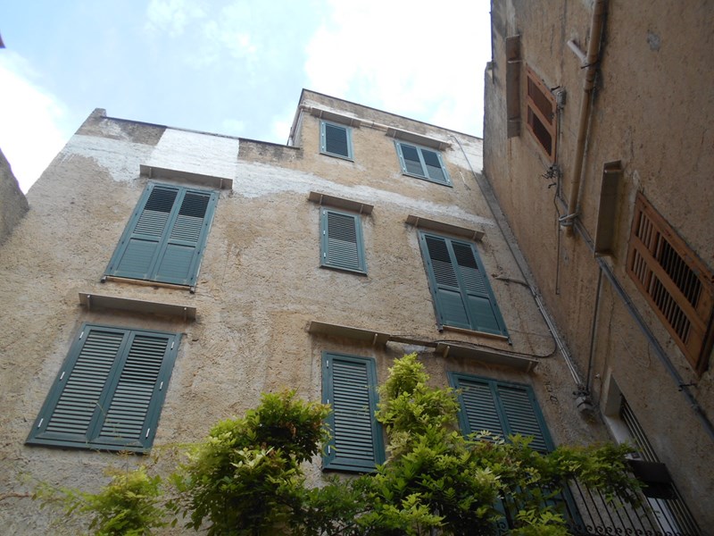 Appartamento in Vendita a Castelvetrano, zona CENTRO STORICO, 27'000&euro;, 100 m²