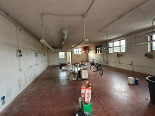 Capannone in Vendita a Cerreto Guidi, 95'000€, 460 m²