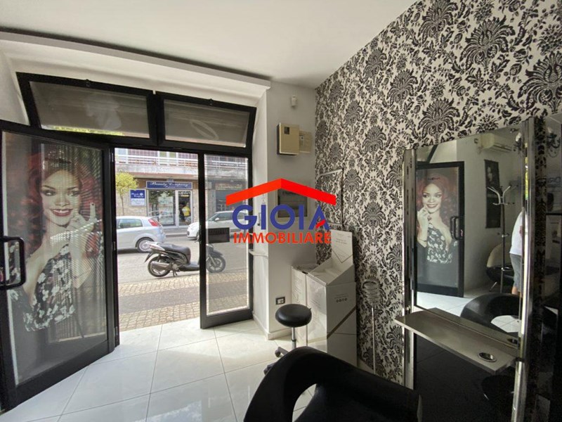 Negozio in Affitto a Mondragone, 600€, 60 m²