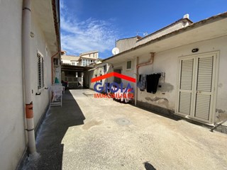 Trilocale in Vendita a Mondragone, 45'000€, 85 m²