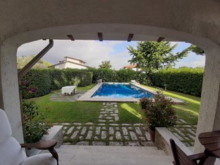 Villa in Affitto a Luni, 160 m², arredato