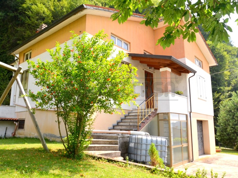 Casa Indipendente in Vendita a Valdagno, 536 m², con Box