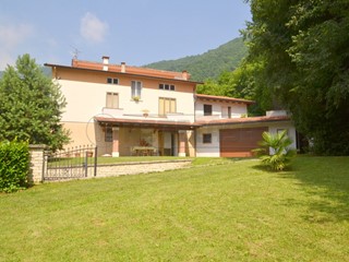 Casa Indipendente in Vendita a Valdagno, 536 m², con Box