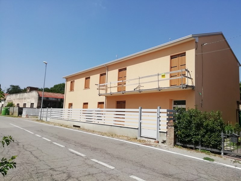 Villetta a schiera in Vendita a Riva del Po, zona Ro, 225'000€, 210 m², con Box