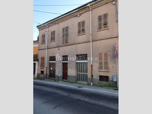 Casale in Vendita a Castelletto Monferrato, 139'000€, 340 m², con Box