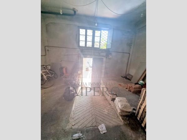 Magazzino in Vendita a Ventimiglia, 450€, 50 m²