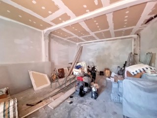 Magazzino in Vendita a Ventimiglia, 450€, 50 m²